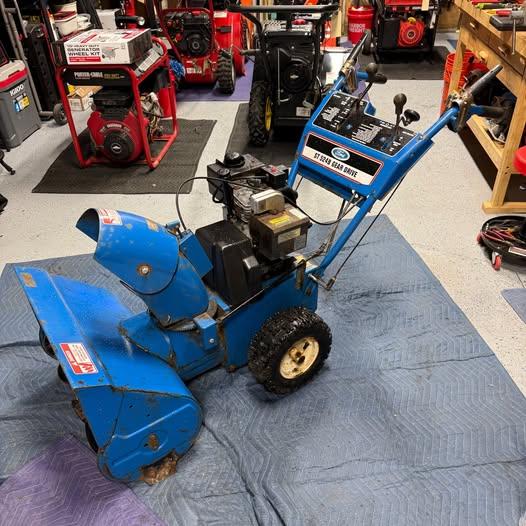 Vintage, Antique Snowblower - Ford ST 524B Gear-Drive – 24" Clearing